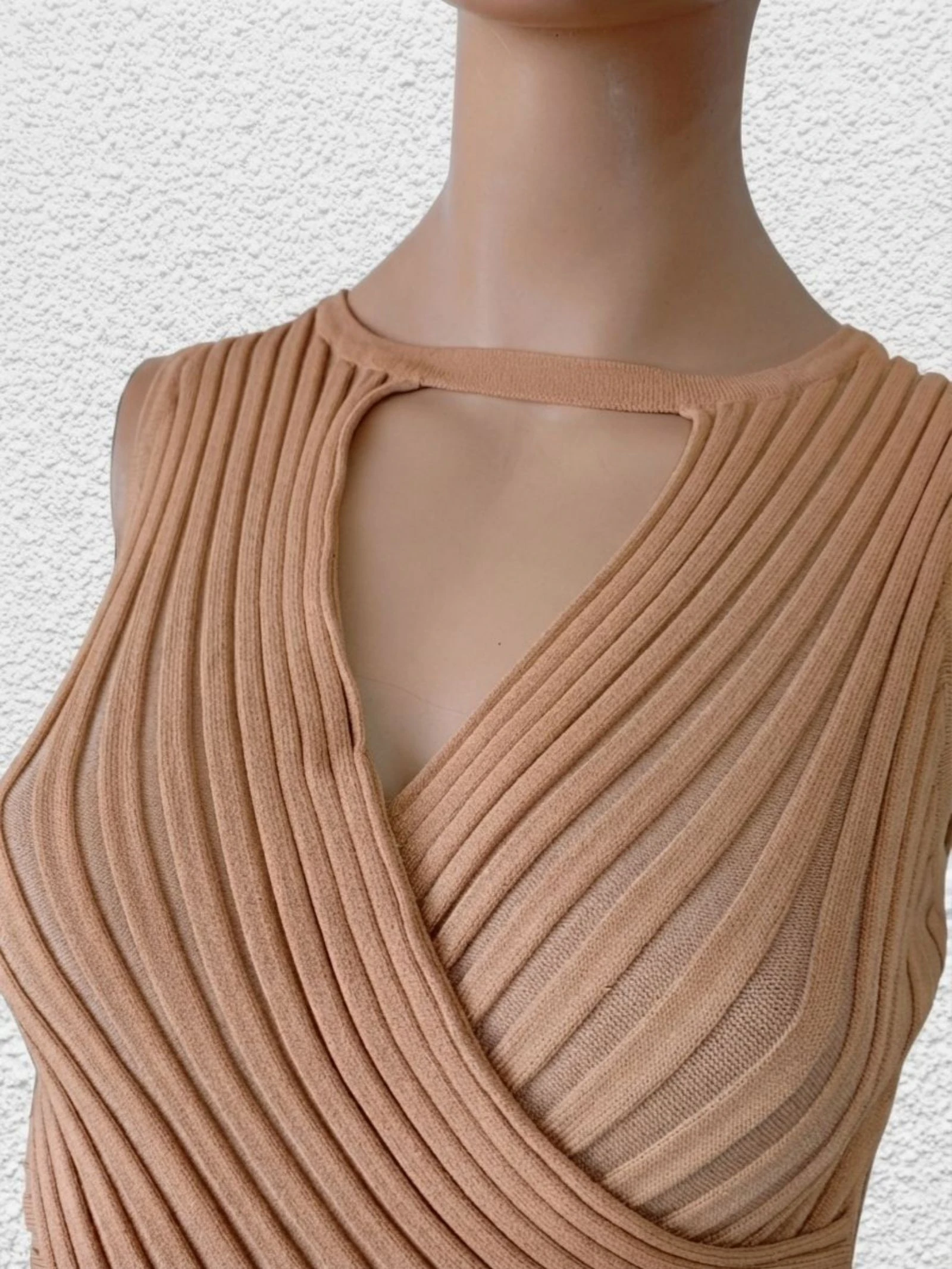 Top de punto asimétrico cruzado beige nude Y2K Aesthetics – photo 4